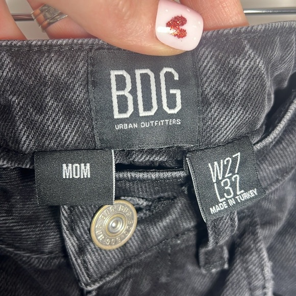 Urban Outfitters BDG High Rise Black Washed Mom Jeans Size 27 - Picture 6 of 12